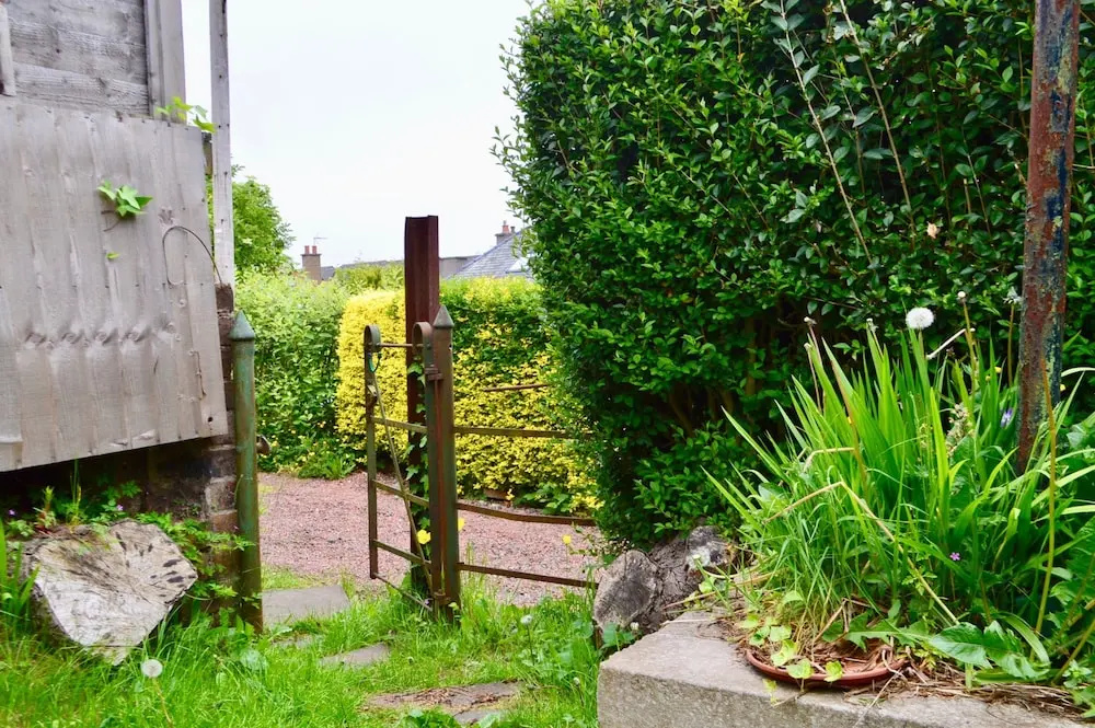 2 Bedroom Flat In Morningside With Private Garden