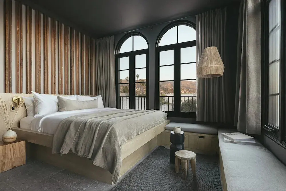 Premium room with mountain view