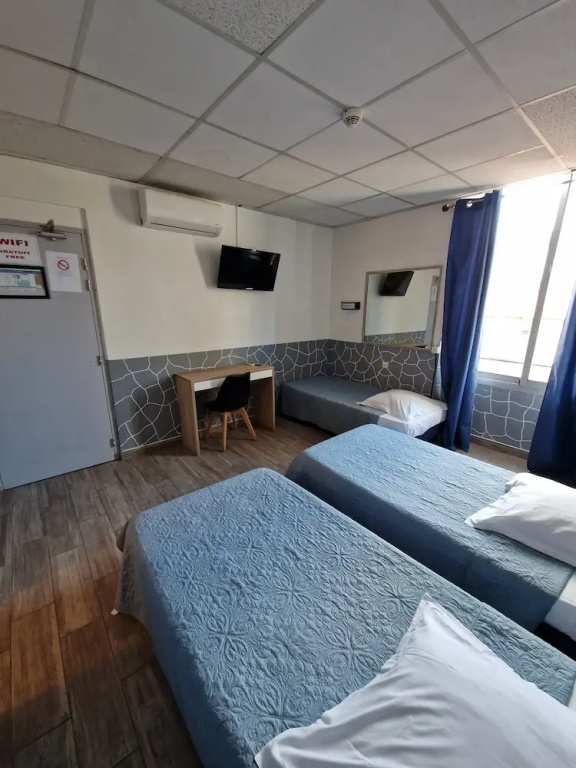 Standard Triple room