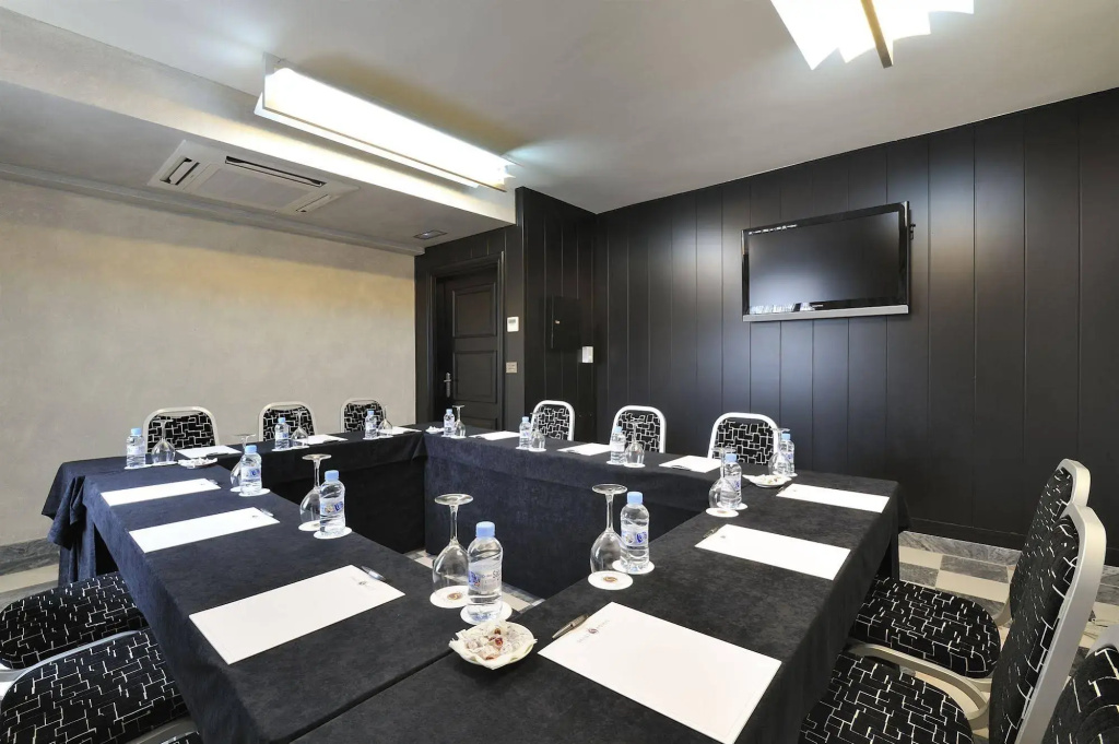 Salles Hotel Aeroport de Girona - Général