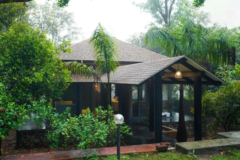SaffronStays the Glasshouse - Romantic Panchgani Villa with Panoramic Views & Cozy Comfort