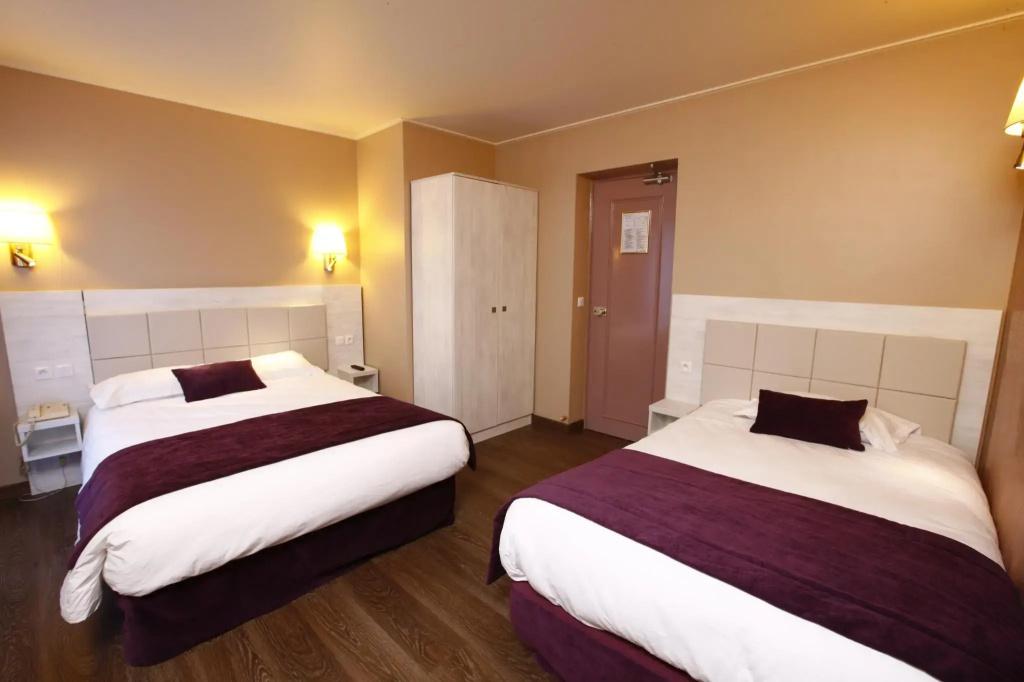 Standard Triple room