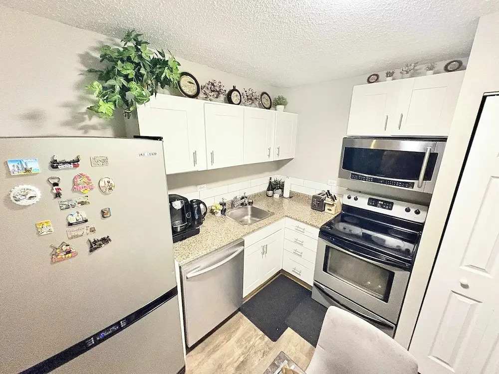 Stylish Downtown Condo near Rogers Place | Parking, Gym, Balcony & Kitchen - фото 19