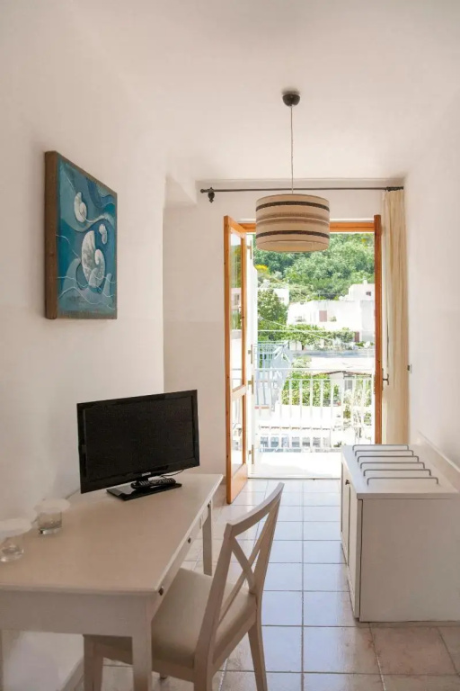 Standard Double room with balcony (full double bed)