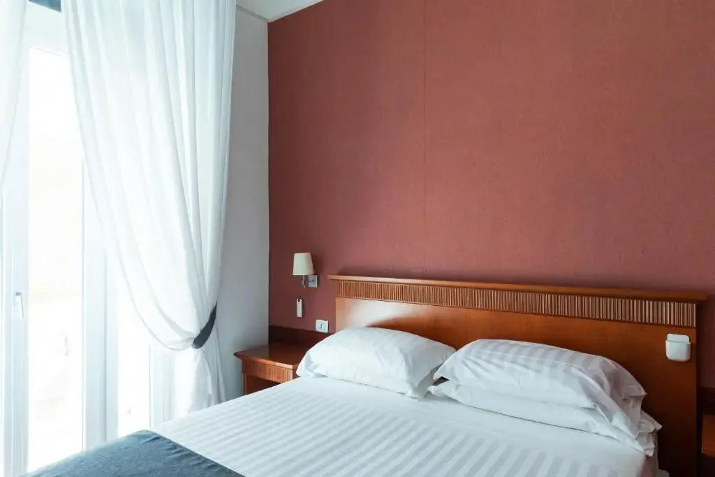 Superior Double room with side sea view (full double bed)