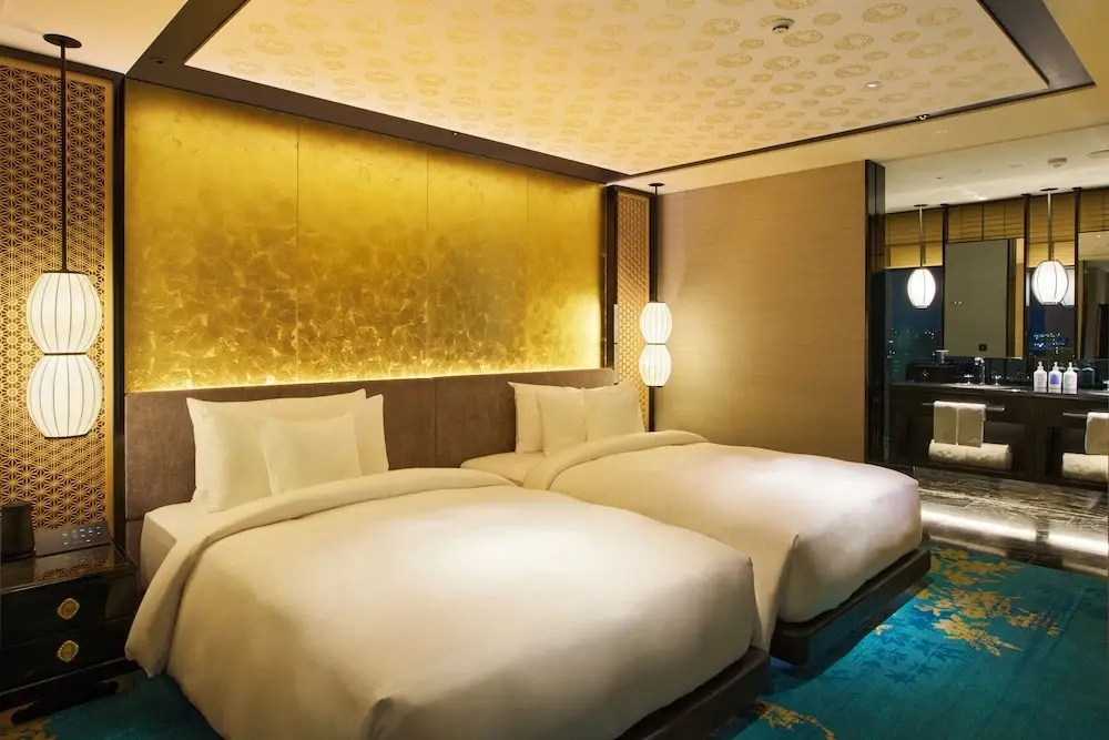 Premier Double Club room with balcony (twin beds)