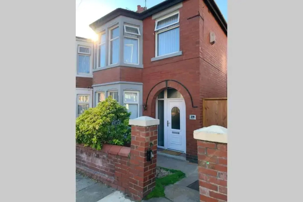 Modern fully refurbished 3 bedroom home