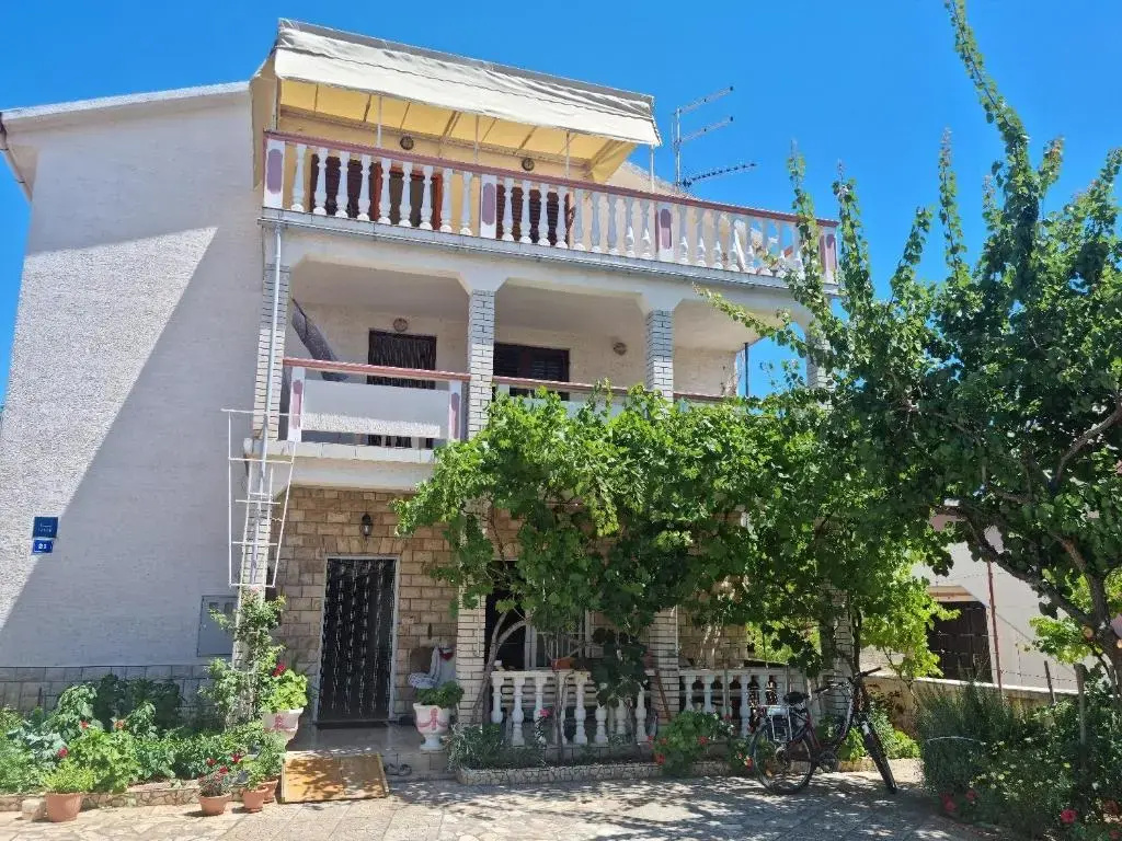 Rooms Mat - 300 m from sea