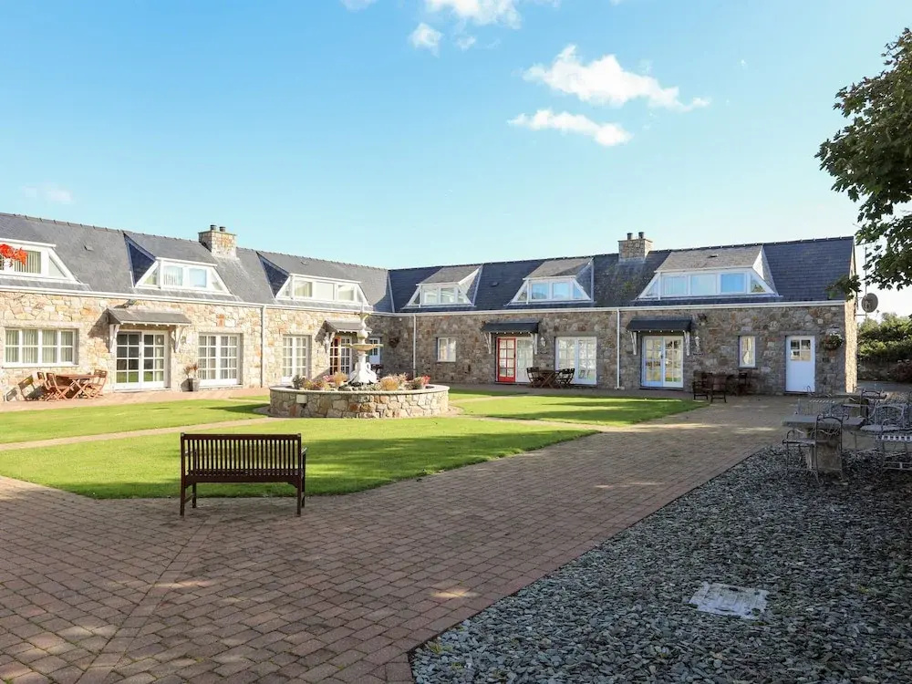 Tyn Towyn - Ty Glas Golau