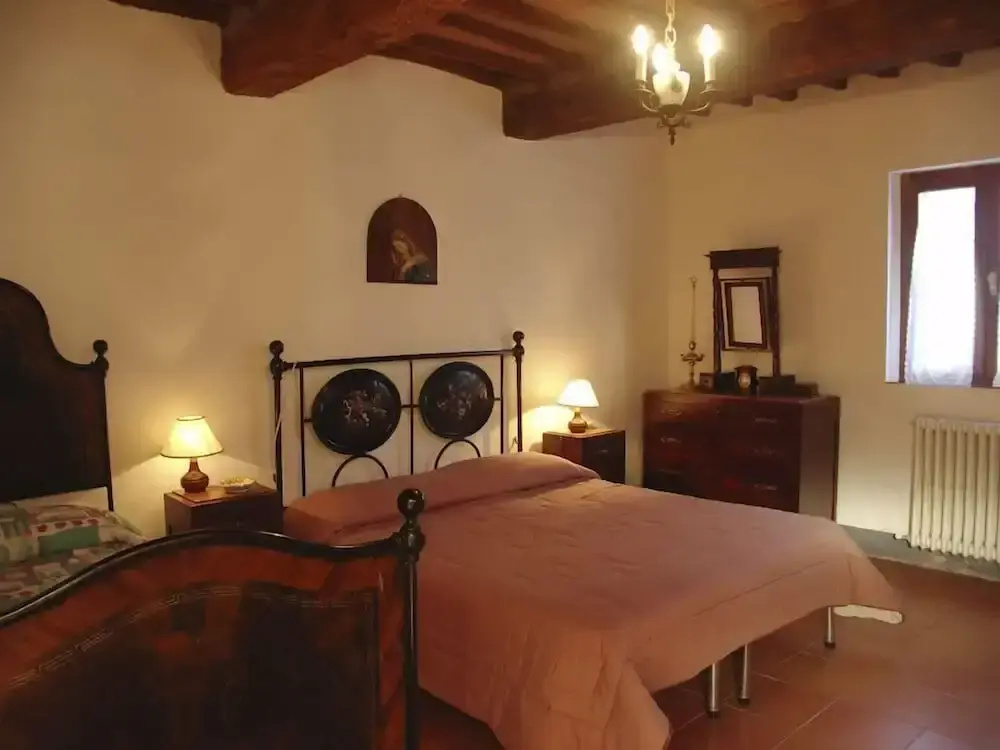 6 Bedrooms Villa