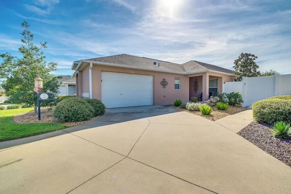 Screened Lanai & Grill: Home in The Villages