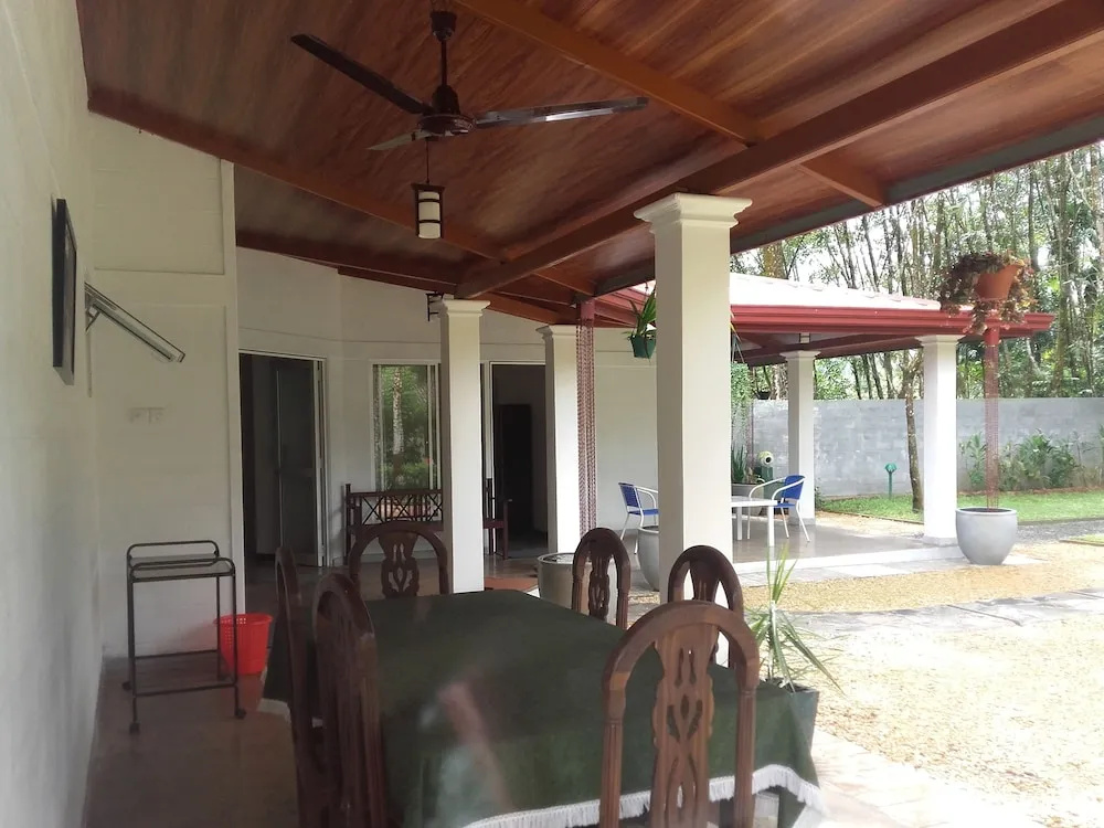 Graten Tea Garden Holiday Bungalow