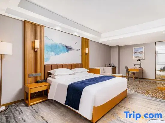 Standard Double room with lake view (full double bed)