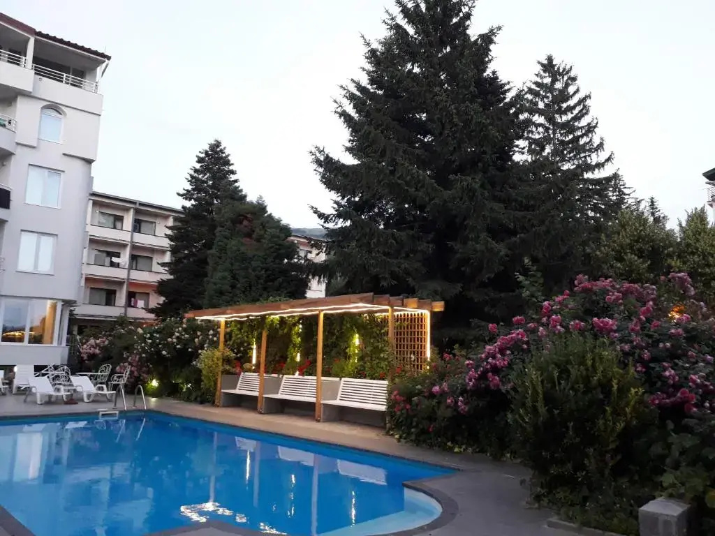 Standard Quadruple room with garden view