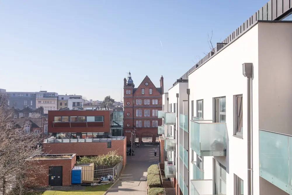 Luxury 2-bed Flat, Parking Near Tube and Emirates