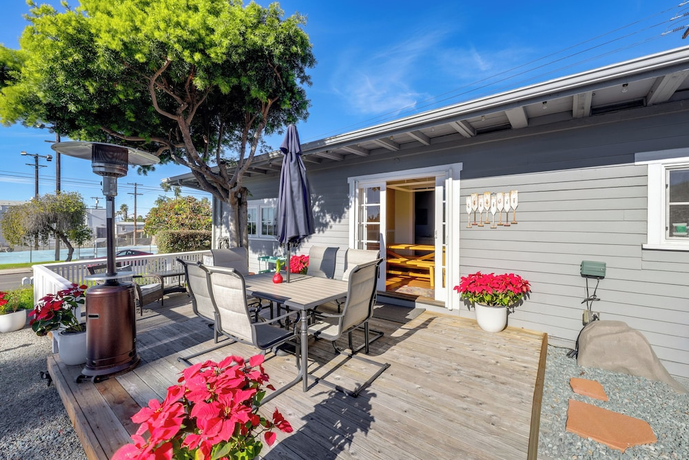 4 Blocks to Beach! Pet-friendly Haven in San Diego