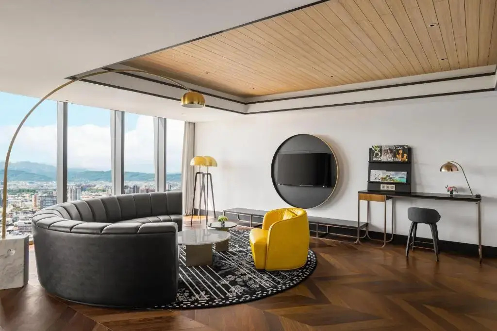 Lobby & Reception