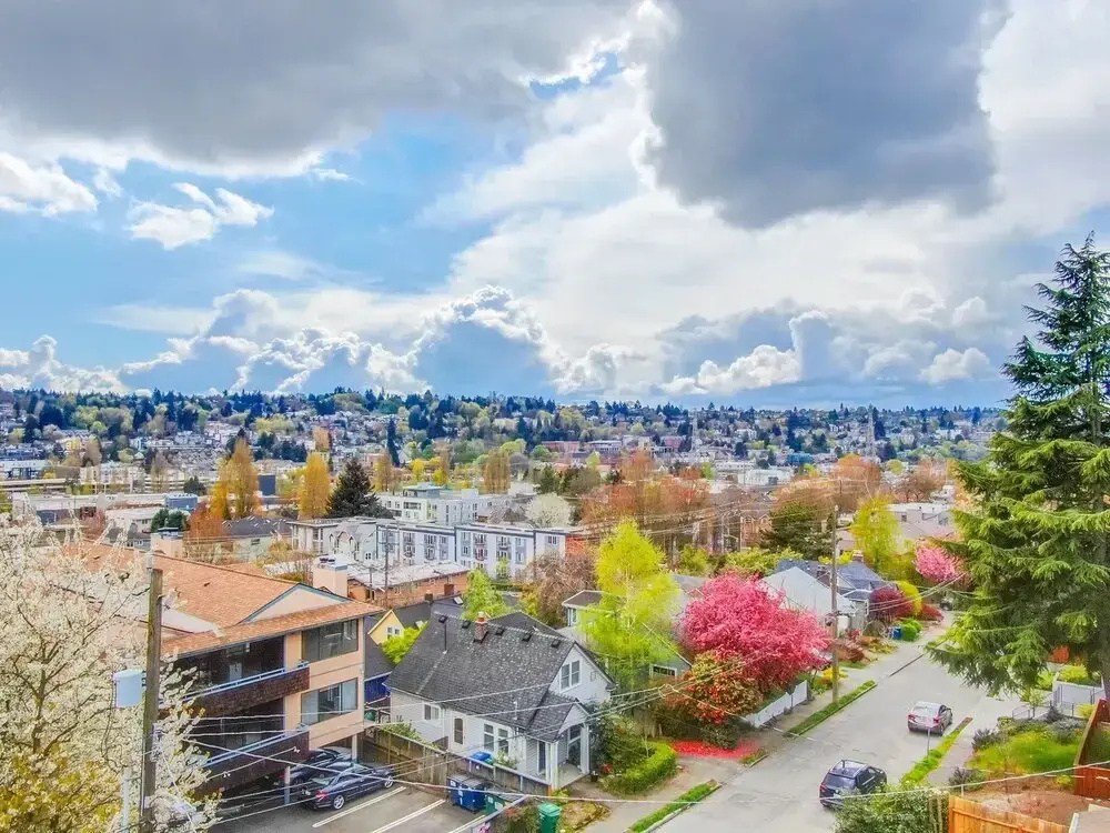 "the Fremont Lookout" W/ Deck & Gourmet Kitchen! 2 Bedroom Apts by Redawning