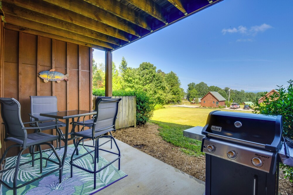 Scenic Outdoor Space: Lake Keowee Retreat!