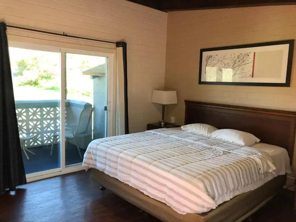 Standard room with mountain view