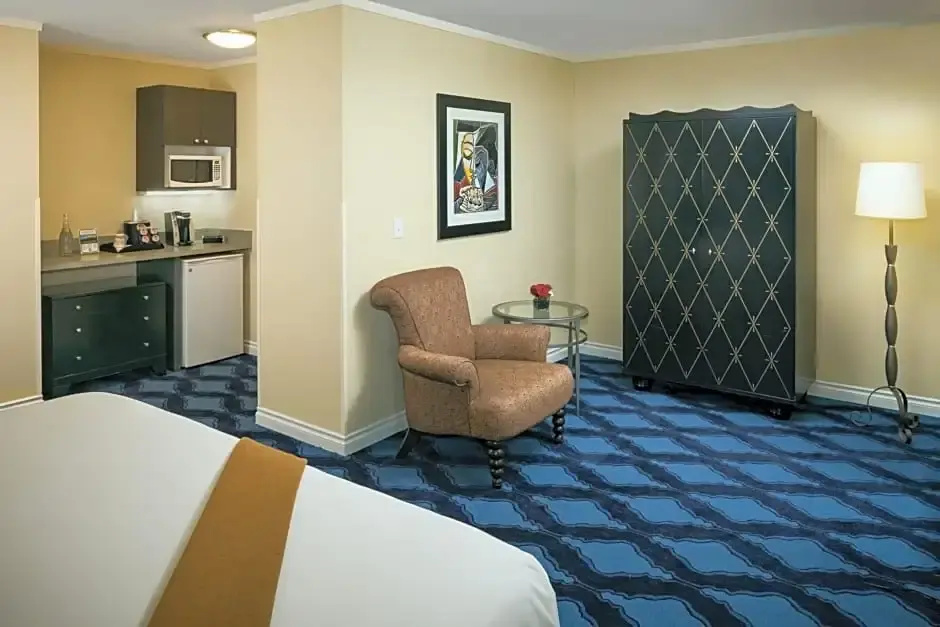 Plaza Inn & Suites at Ashland Creek - Chambres