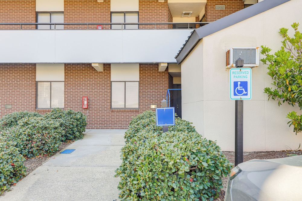 'the Lookout' Indian Beach Condo w/ Pool & Ocean