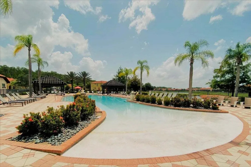 Gorgeous Family Home! Sleeps 28