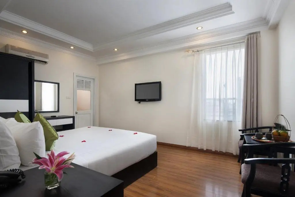 Standard Double room with city view (full double bed)