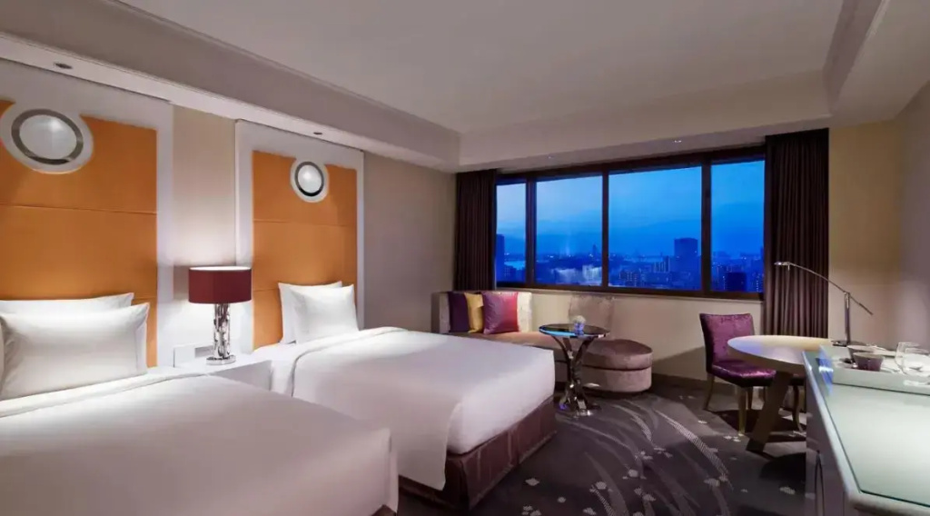 Deluxe High Floor Double room with city view (twin beds)