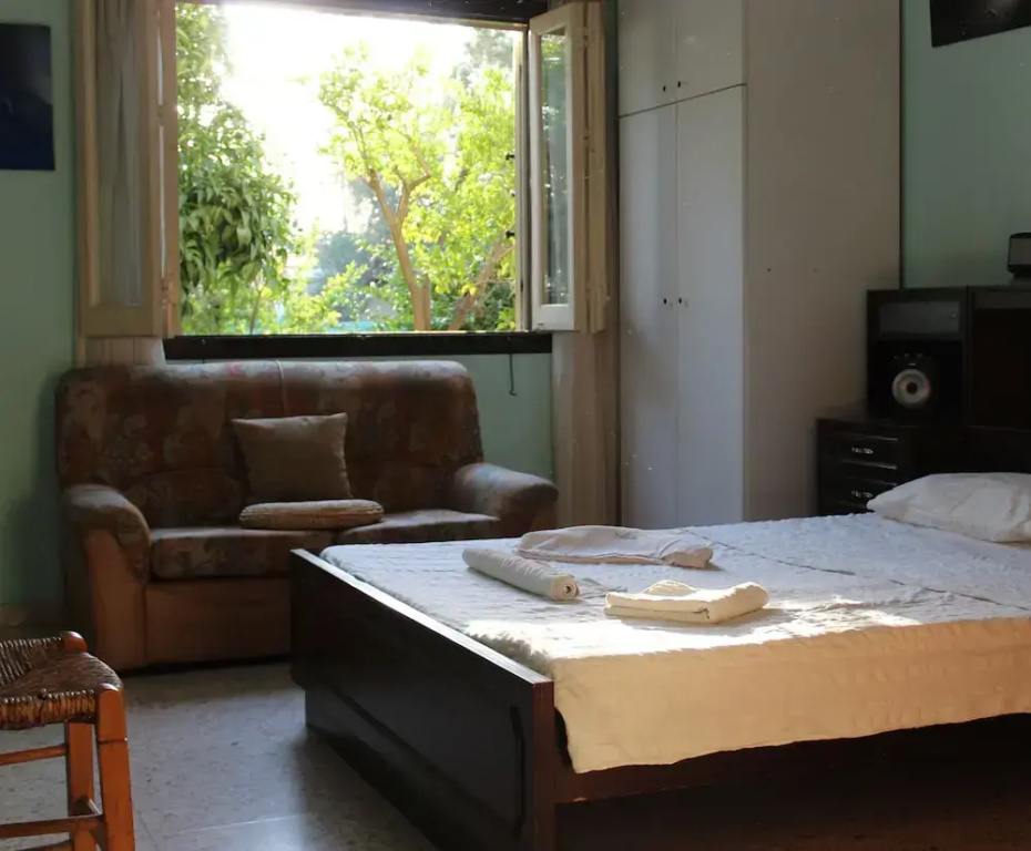 Bed in Dorm (female dorm) with garden view