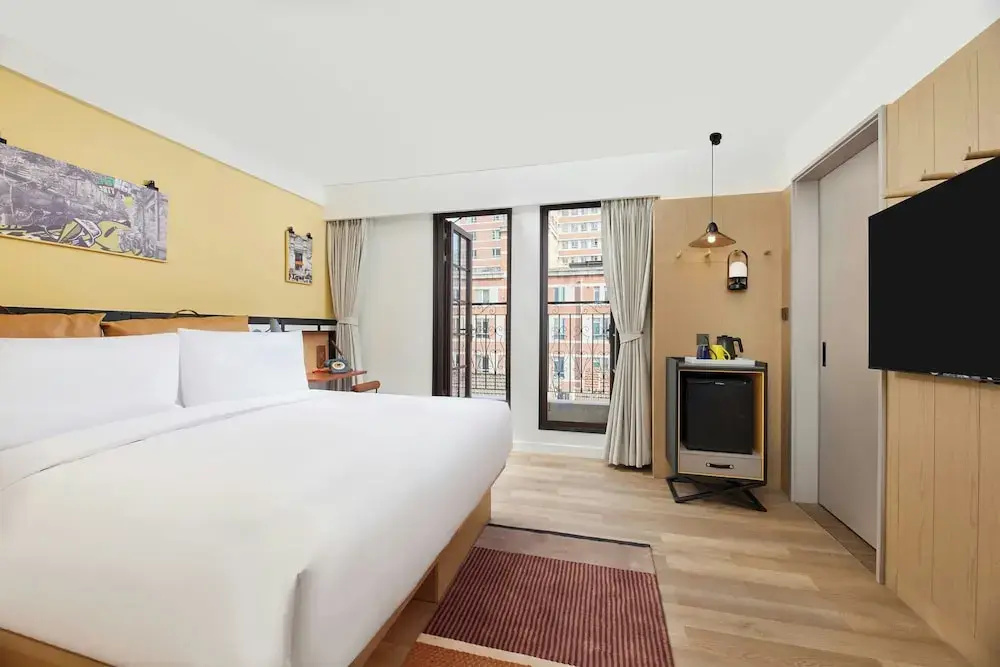 Standard Double room with balcony and with city view (full double bed)