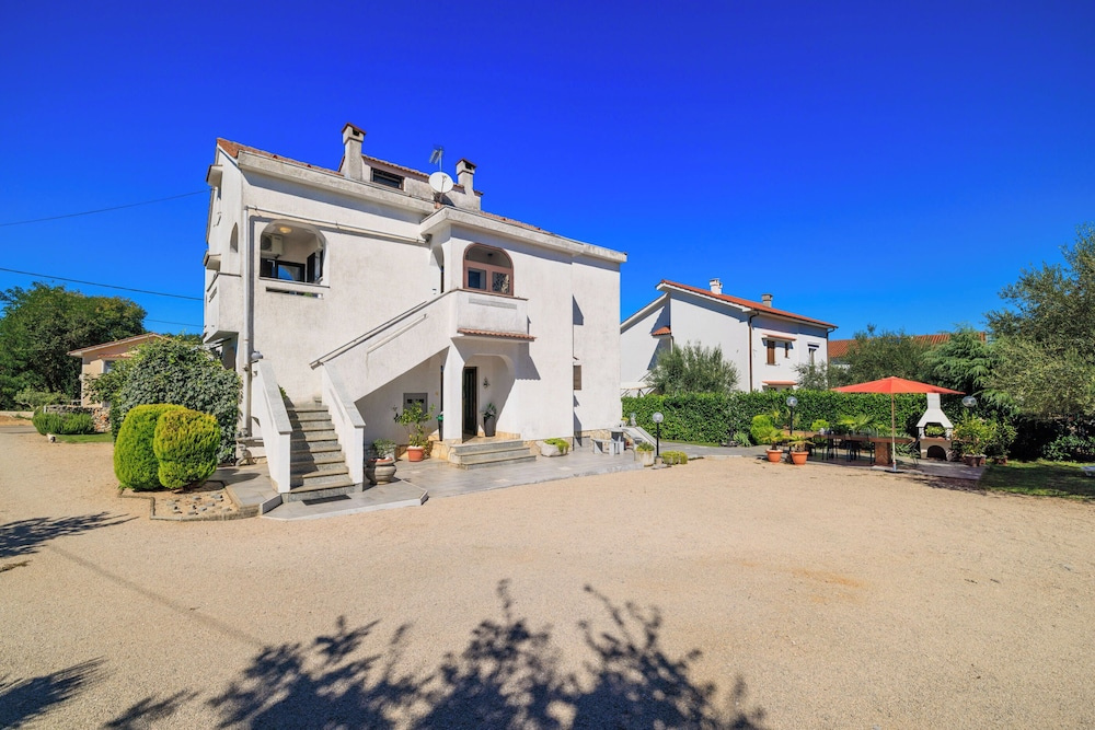 Apartment Dragica