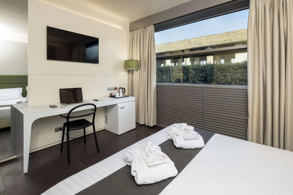 Standard Double room (full double bed)