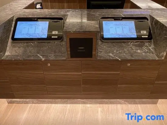 Lobby & Reception
