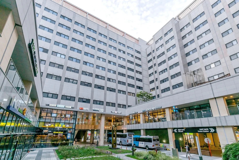 Howard Johnson by Wyndham Incheon Airport by null