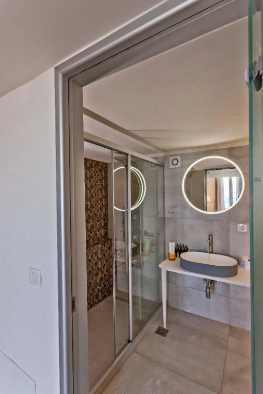 Executive Suite with balcony and with sea view