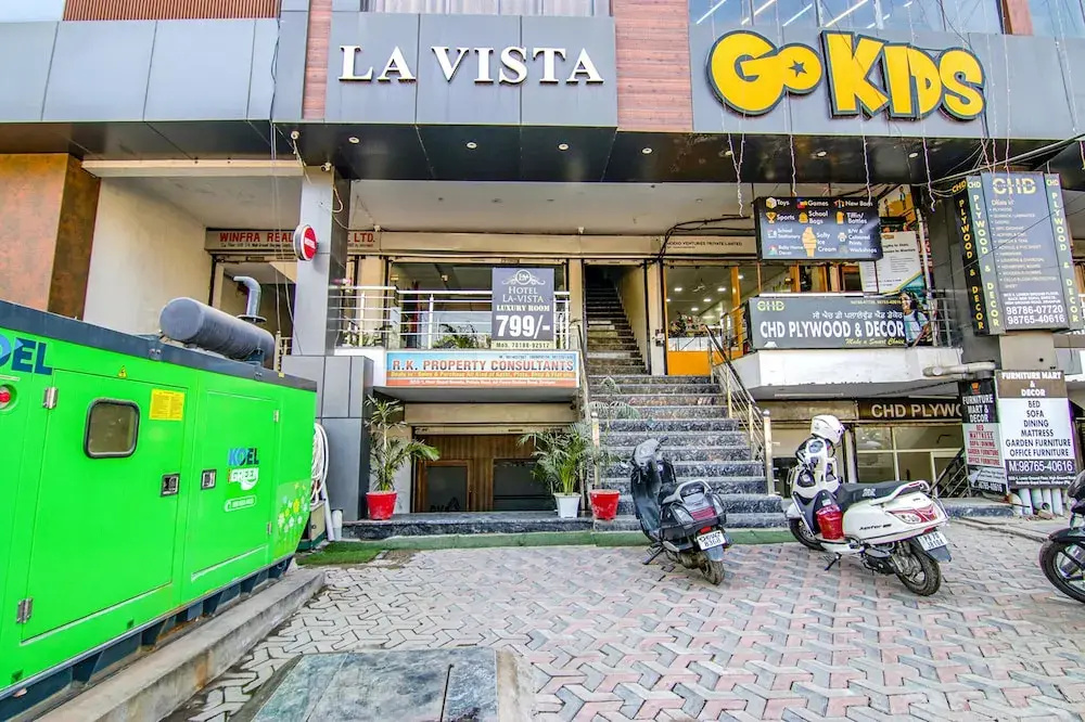 Fabhotel La Vista