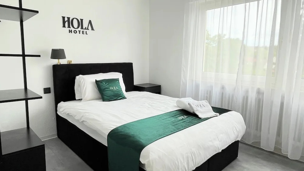 Hola Hotel — 3