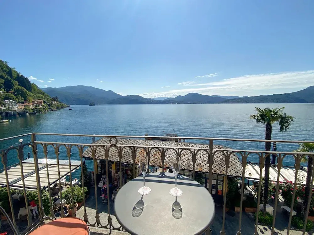 Superior room with lake view