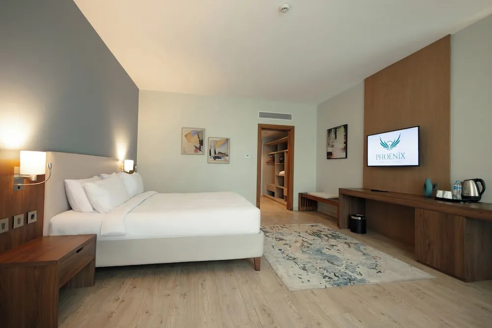 Phoenix Hotel and Wellness