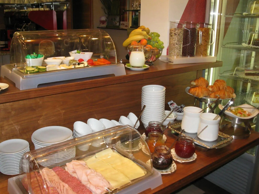 EB Hotel Garni - фото 6
