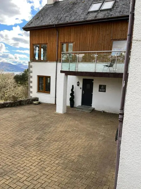 Tigh Stobban Apartment 1