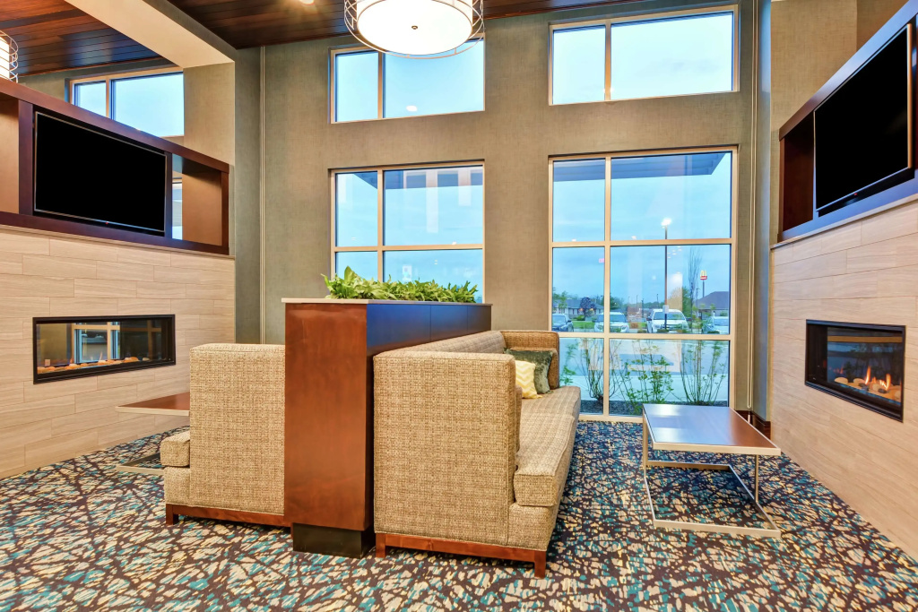 Lobby & Reception