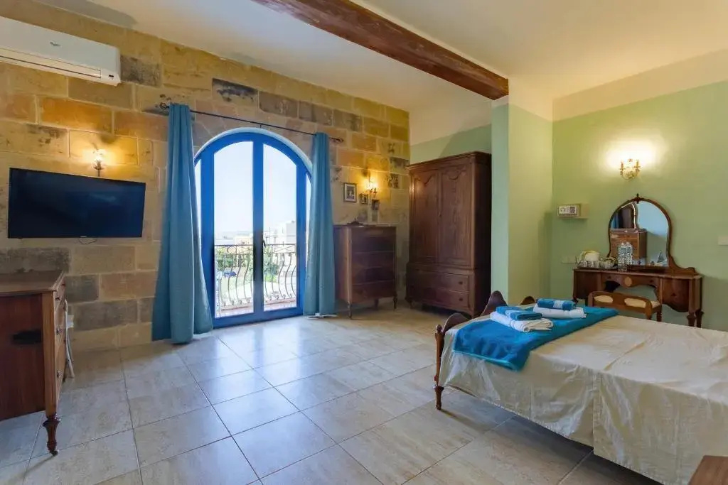 Standard Double room with pool view (full double bed)