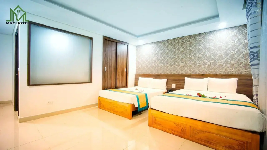 Standard Triple room with balcony and with city view