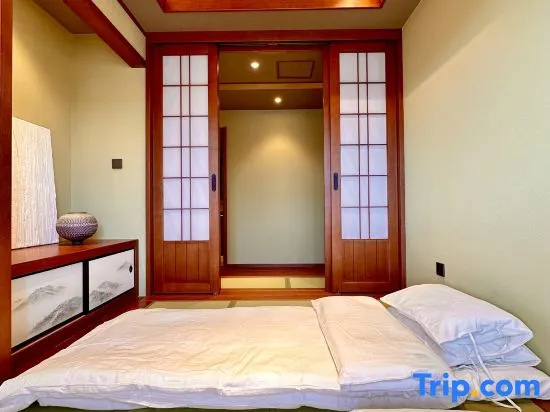 5 Bedrooms Cottage