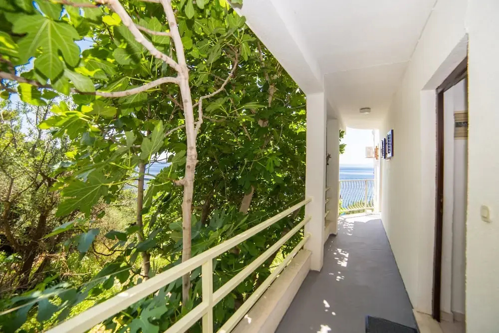 Studio Next to the Beach w Terrace and Parking