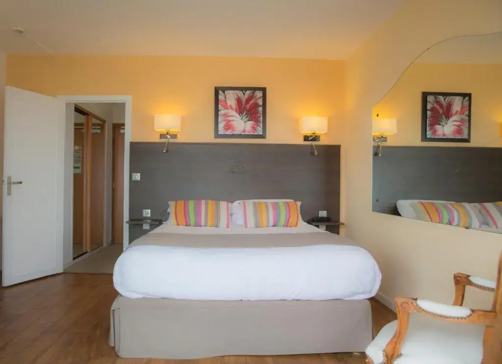 Standard Double room with balcony and with sea view (full double bed)