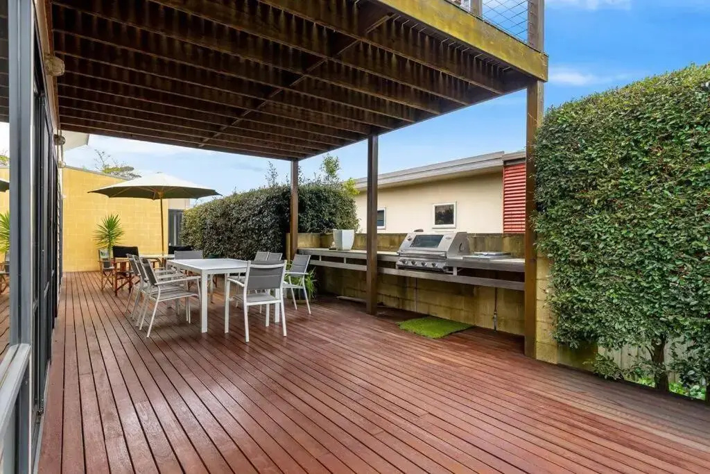 Sea Haven: coastal views, family retreat