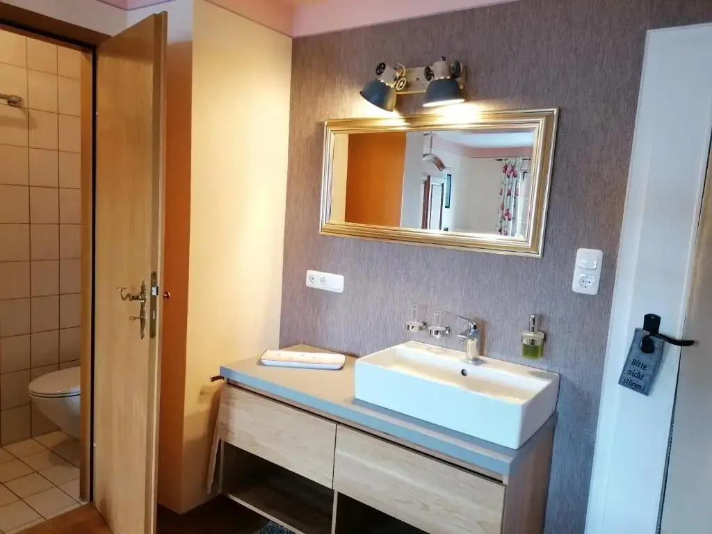 Standard Double room with balcony (full double bed)